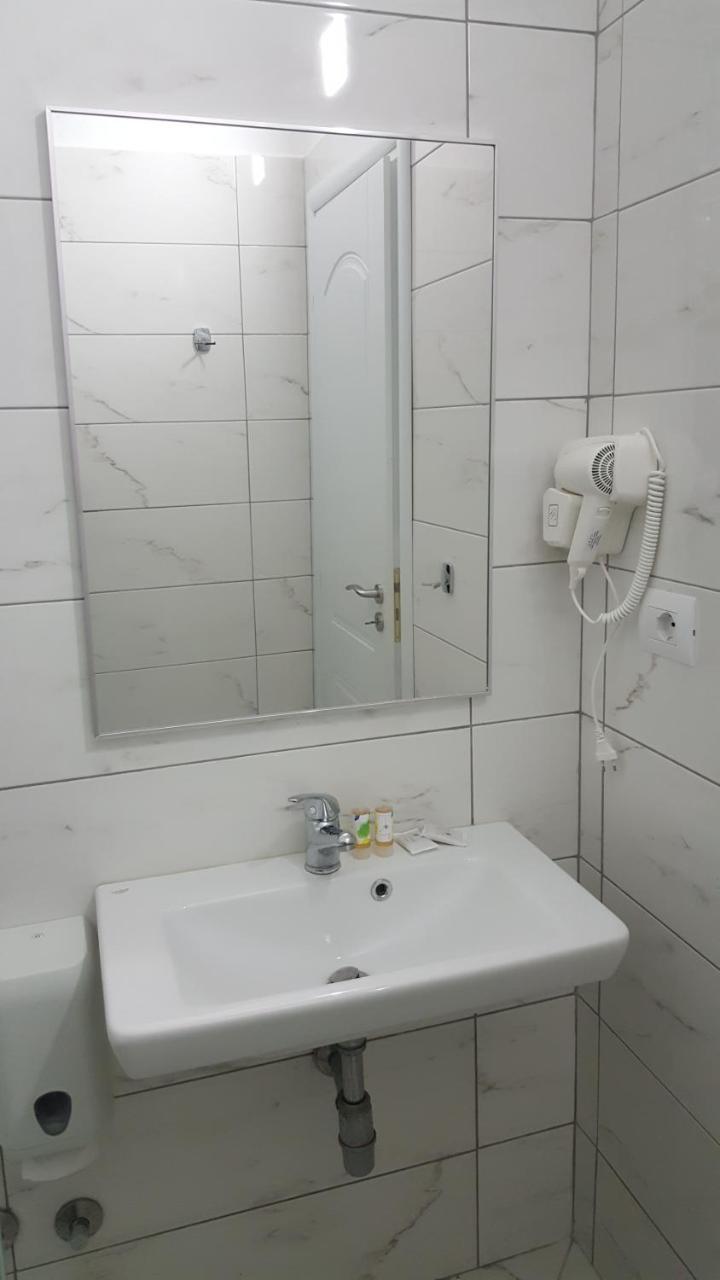 Divers 3* Radhimë